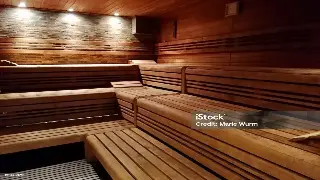 古法按摩：千年传承的上海养生智慧 poster